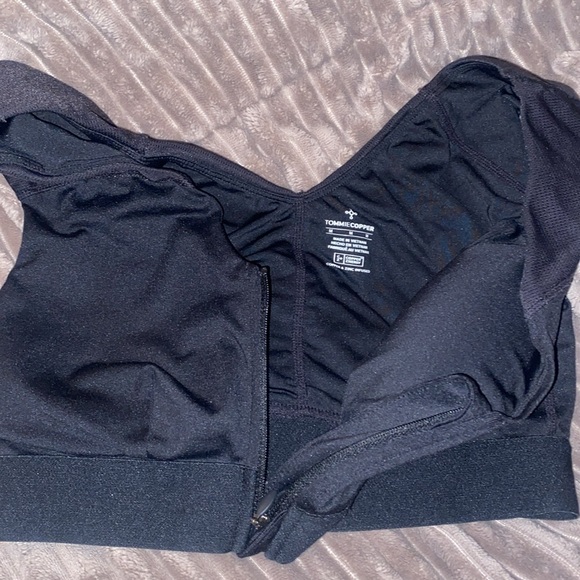 Black Tommie Copper Shoulder Support Sports Bra With Zipper, Size Medium - Picture 10 of 12